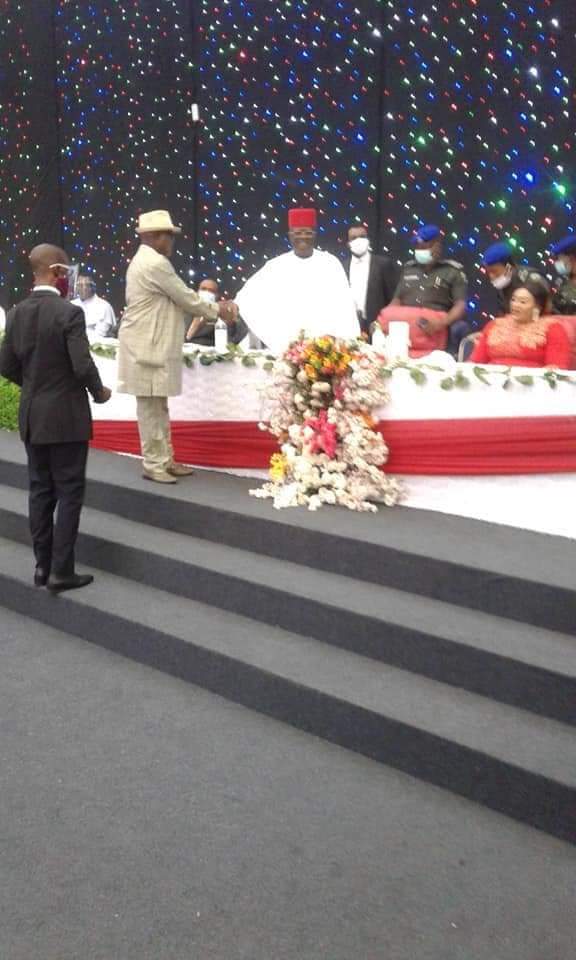 Umahi swears in new Council Chairmen - Orient Daily News