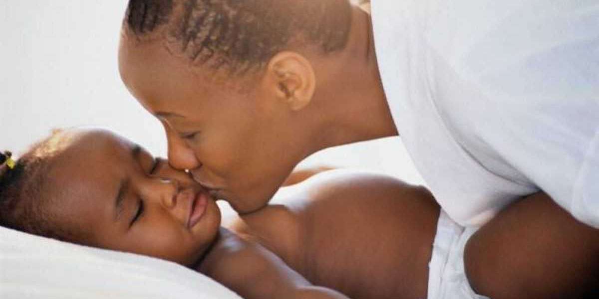 Kissing Newborn Babies Can Give Them Viral Meningitis - Medical Experts
