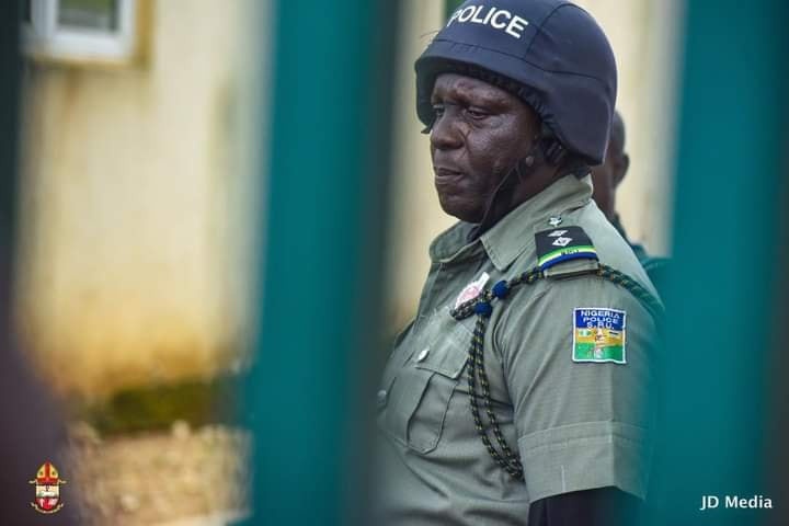 Plateau killings: Moment Police Officers Shed Tears As Bodies Of Victims Displayed At Government House (Graphic Photo) – 9News Nigeria