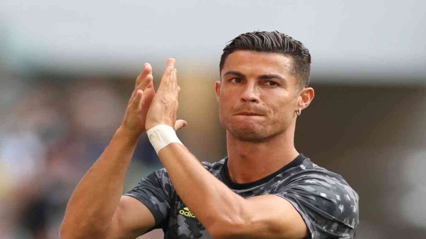 BREAKING: Manchester United signs Cristiano Ronaldo — First Reports