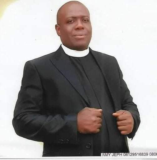 BREAKING: Gunmen suspected to be IPOB members, kill Imo Anglican priest at parsonage, raze vehicle - Insight Multi-Links Media