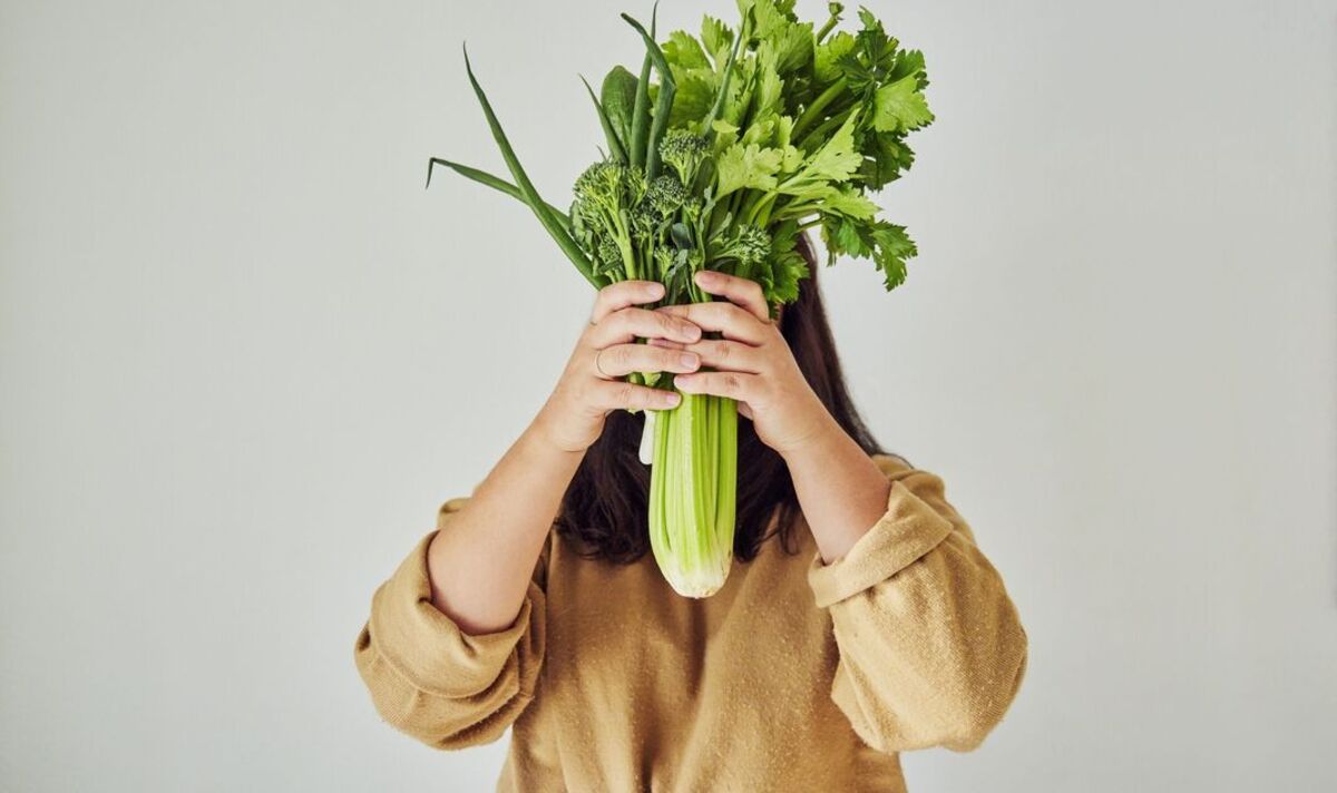 Keep celery ’crunchy and fresh’ for up to three weeks with this kitchen storage method – Bunady